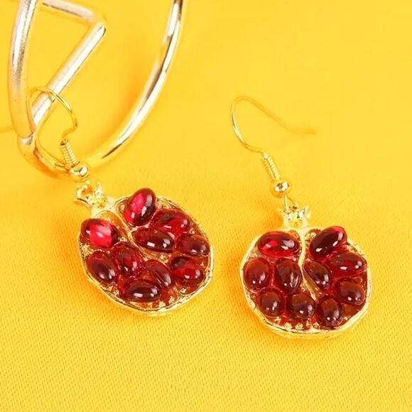 ✨🆕✨ BoHo Chic Pomegranate Gold Dangle Earrings ✨ - Picture 5 of 11